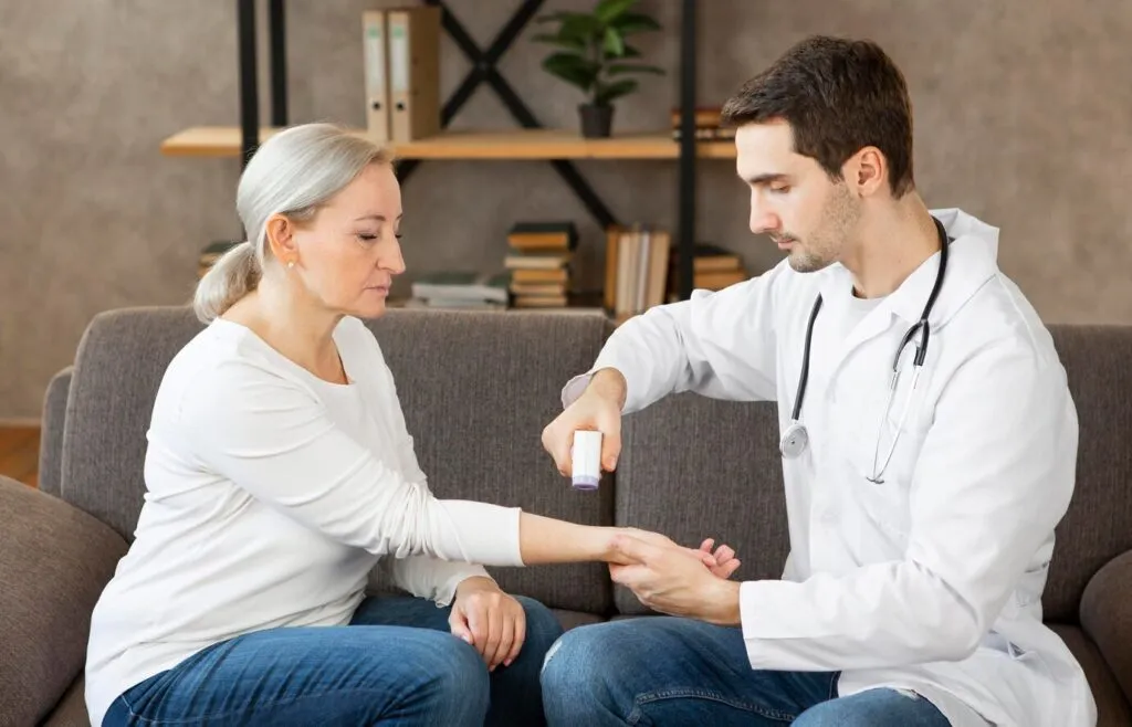 medium-shot-doctor-using-thermometer